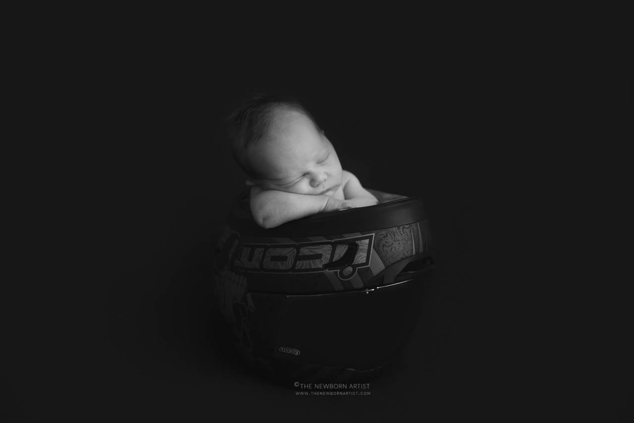 Детенце на моторист се нуждае от помощ